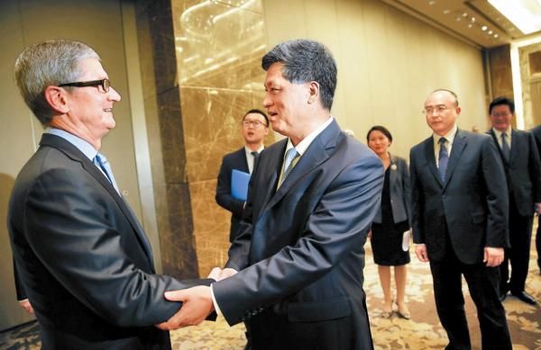 馬興瑞、市長許勤會見了蘋果公司首席執(zhí)行官蒂姆·庫克一行